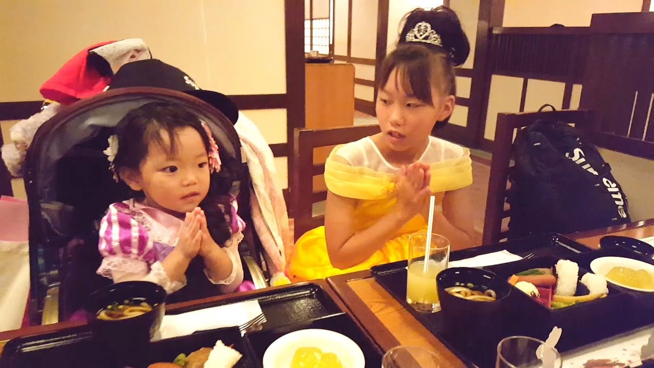 ディズニーランドでご飯 「せんせい、みなさん、いただきます！」