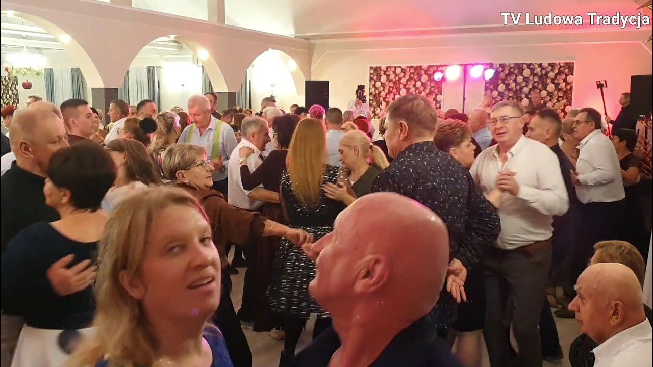 W TAK REWELACYJNEJ ATMOSFERZE bawią się wytrawni tancerze z Zespołem Roland 