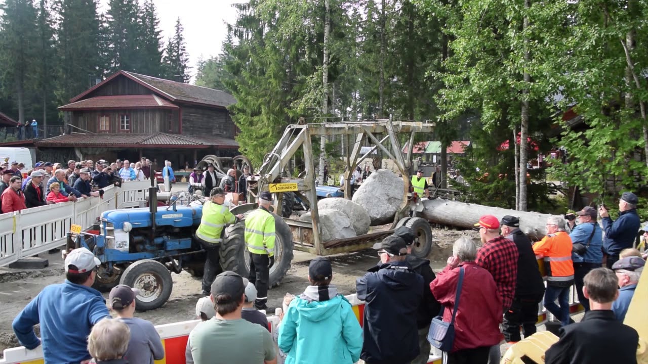 Kiven porausta ja kivivaunutyö Tupaswillan perinnepäivillä 25 8 2019