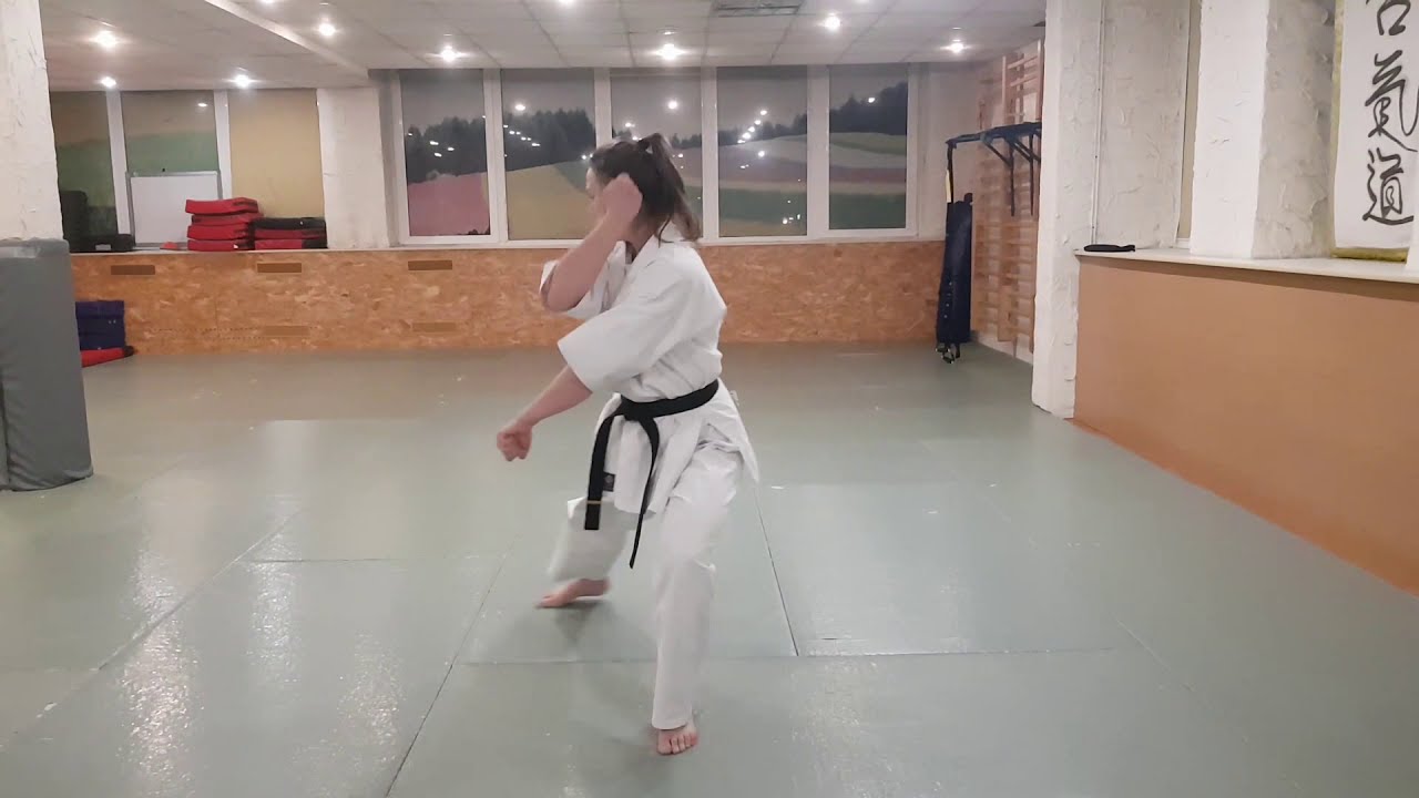 Kihon kata sono ichi    ( z perspektywy z tyłu i z boku)