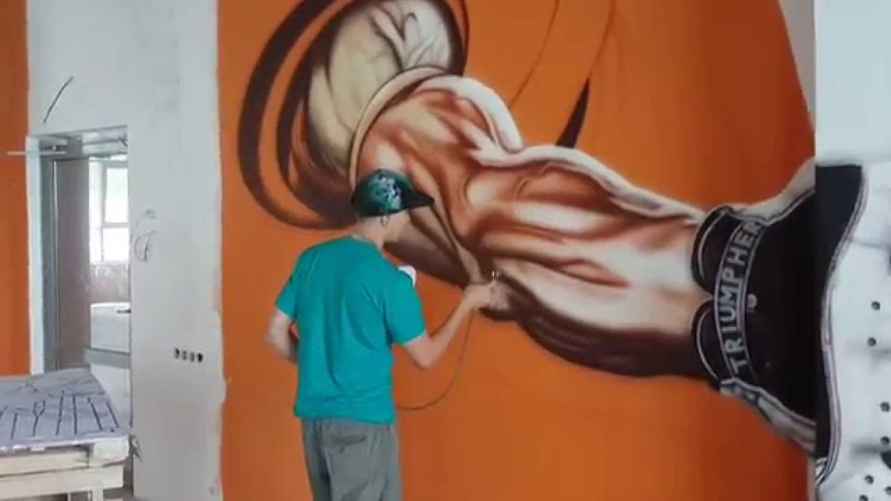 Airbrushing. Crossfit hall.