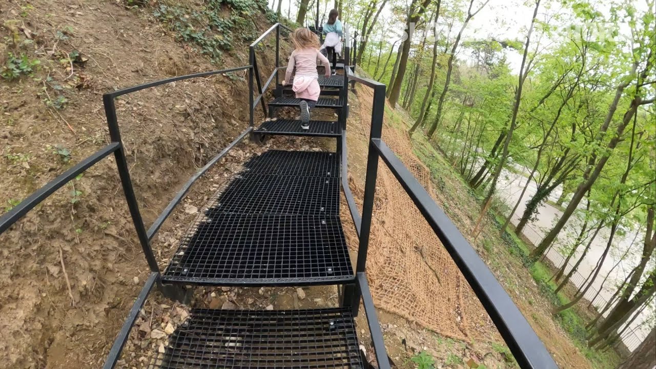 Turistický chodník na Nitriansky hrad - Lesopark pod Nitrianskym hradom - Nitriansky mestský park