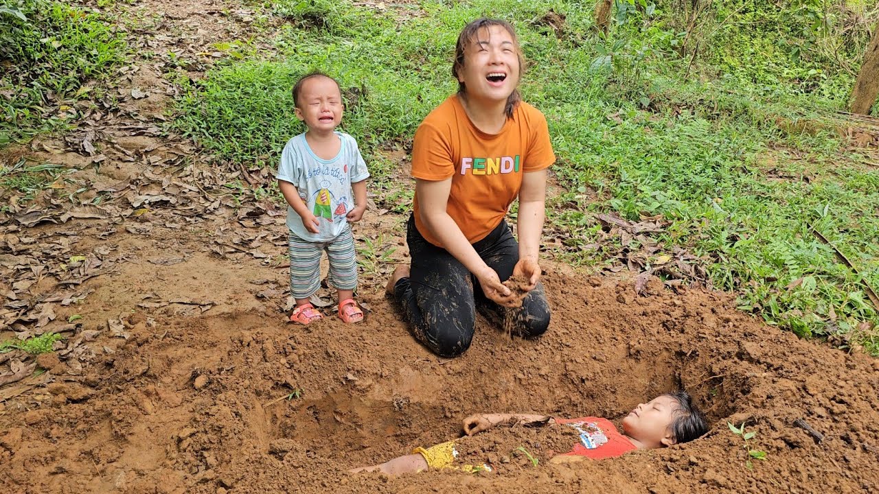 The storm passed, the single mother and her daughter returned to their beloved home\Build a new life