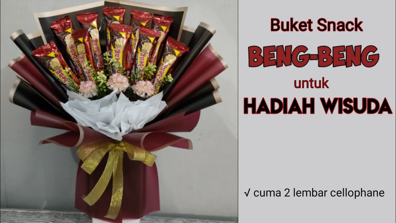 membuat buket snack bengbeng untuk hadiah wisuda ponakan