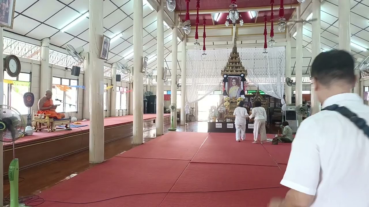 ฟังธรรม ที่วัดนางนองวรวิหาร