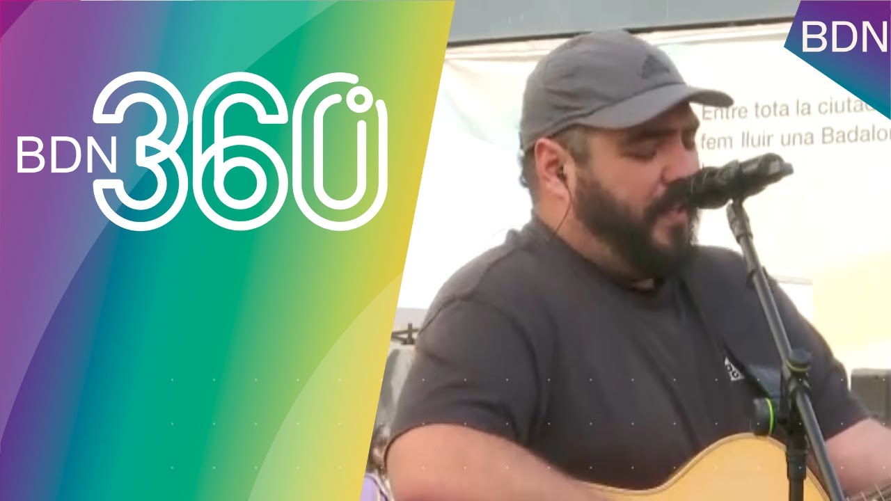 David Ros interpreta 'Badalona' des de la plaça de la Vila! - BDN360º