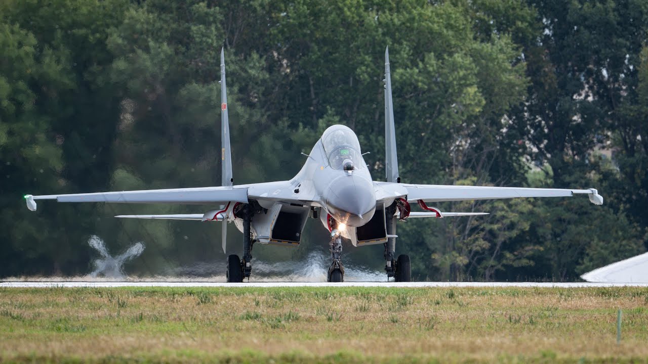 Университет ВВС Китая &mdash; J-11BS: одиночная демонстрация полёта | Авиашоу Чанчунь 2025