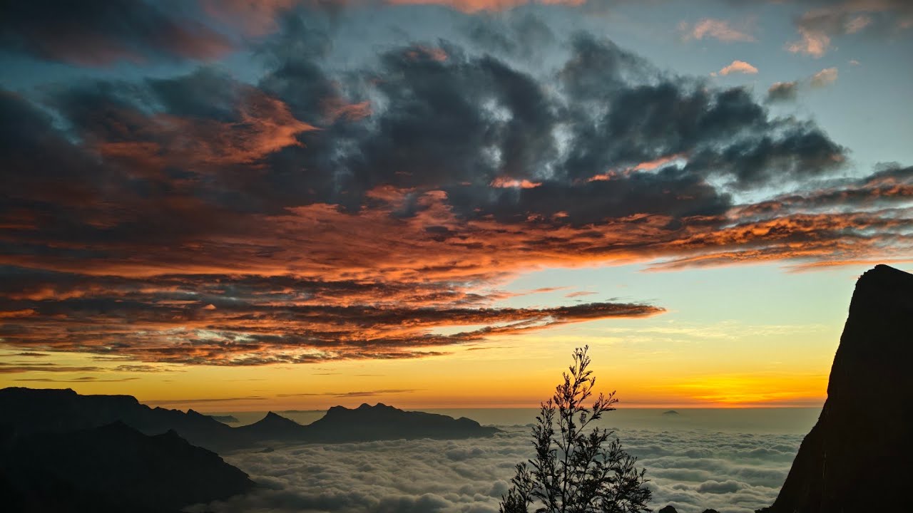 Sunrise 🌄 @kolukkumalail sunrise view point #indiatourism#keralatourism#sunrise #Raw audio video.