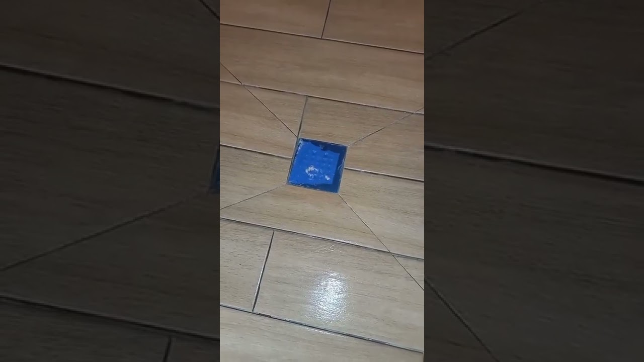 piso grande dentro de una ducha