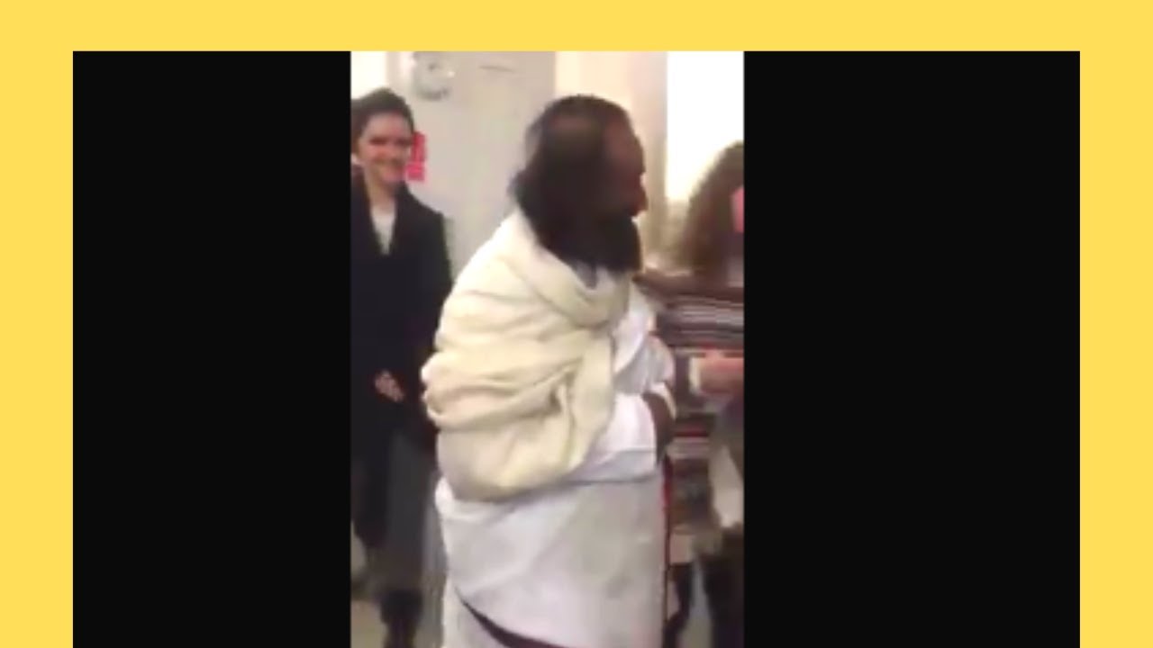 Sri Sri Ravi Shankar Gurudev Surprise Visit to Kitchen #throwback