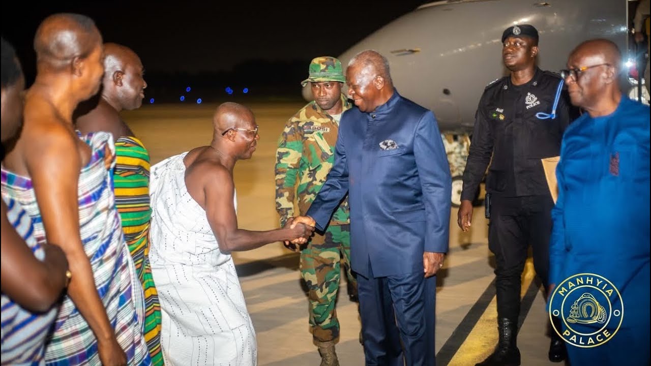 Asantehene warmly welcomed home after submitting the Bawku report to the President.