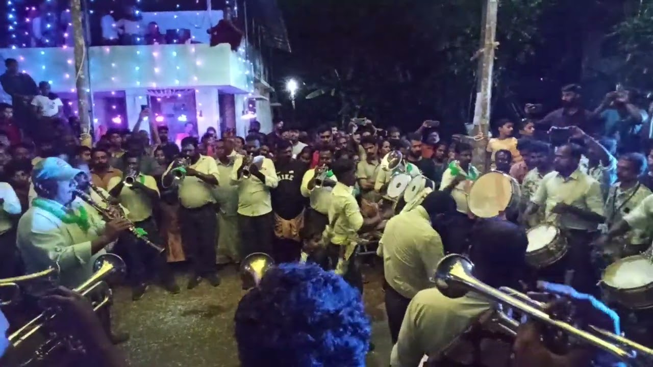 അയാൾ കഥയെഴുതുകയാണ് എന്ന സിനിമയിലെ മാനേ എന്ന മനോഹര ഗാനം