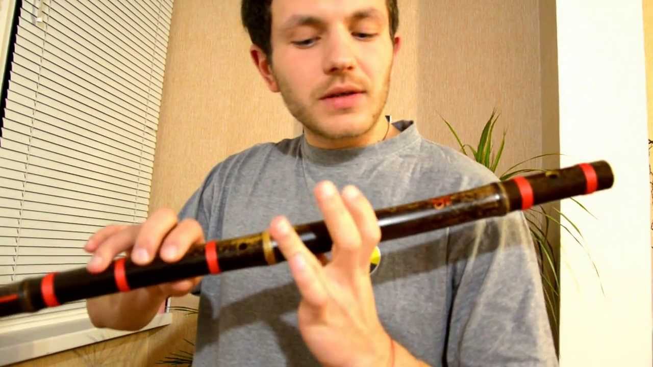 Как играть на флейте бансури, видео урок, извлечение звука, постановка рук.