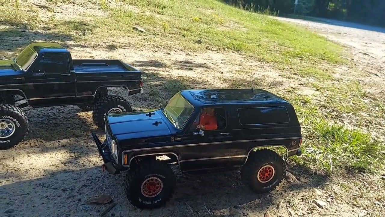 The best traxxas ever!!! TRX4 high trail edition vs TRX4 blazer.  Head to Head run & compare the 2.