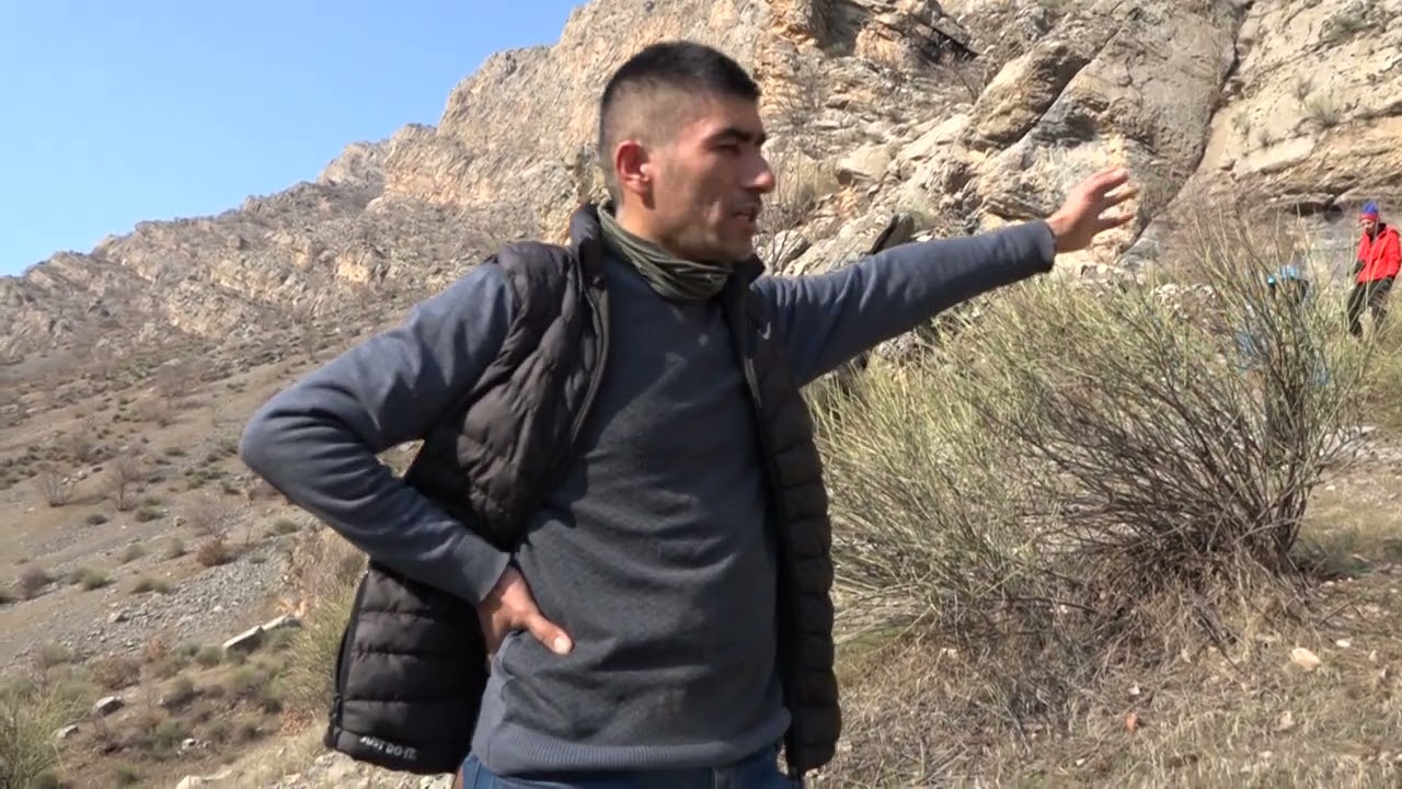 Köyün maskotuna gözü gibi bakıyor