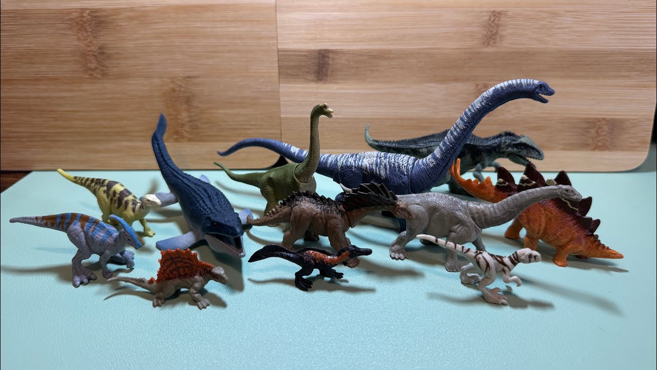 Mattel Jurassic World Series 2 Dreadnoughtus size comparison with other minis.