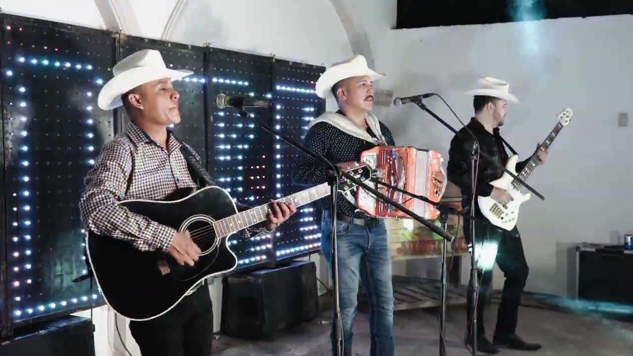 Novilleros de la Sierra - Mi Amigo el Cantinero // EN VIVO