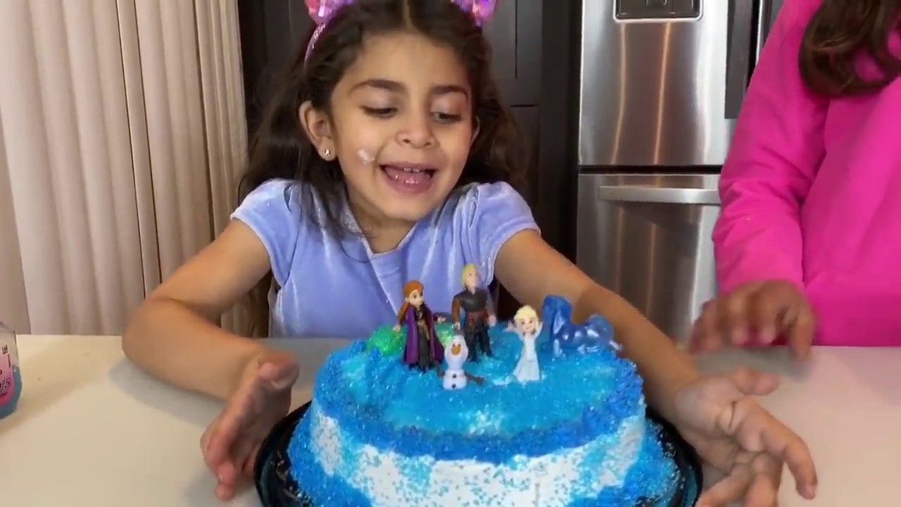 Deema Play Birthday Cake party surprise Frozen 2