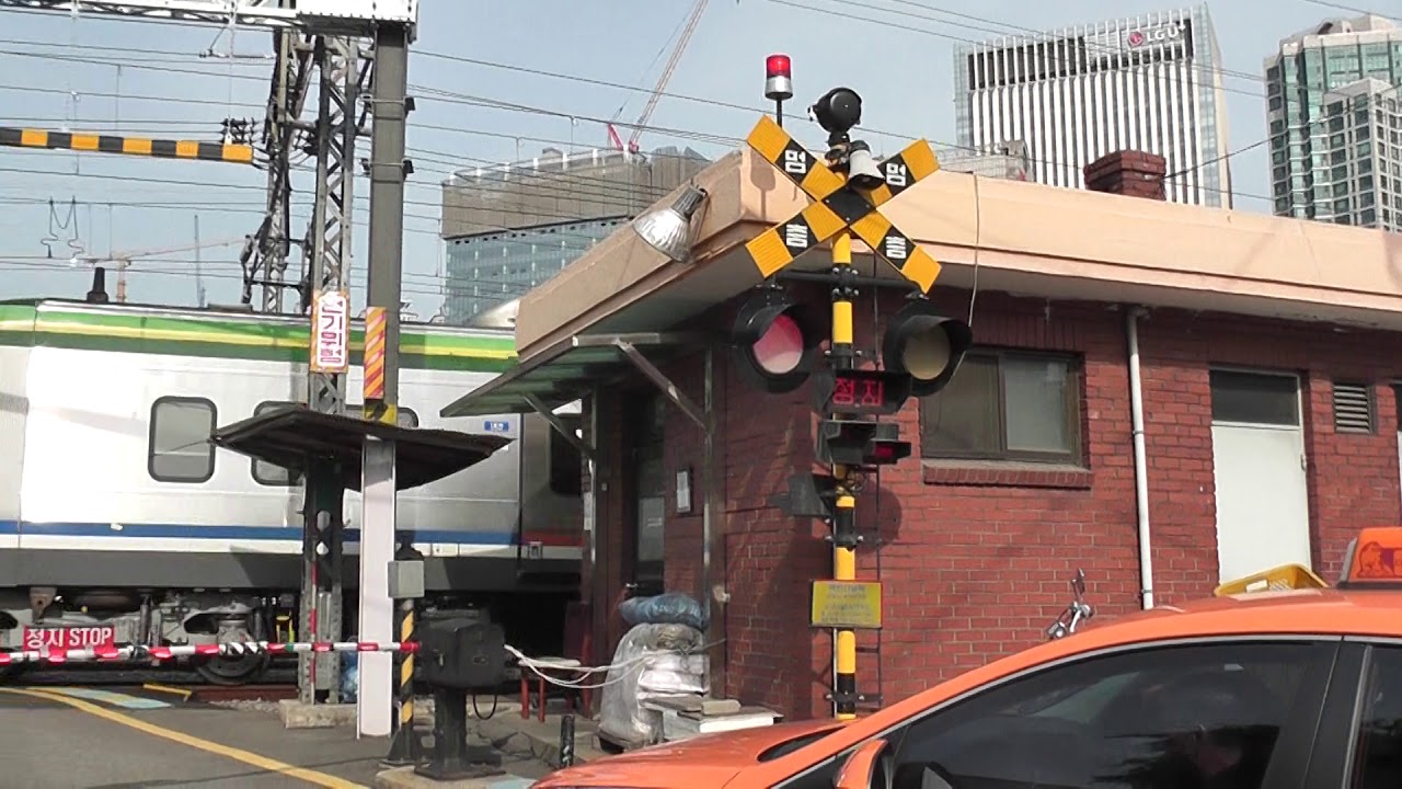 韓国の踏切（ソウル・龍山）한국의 건널목 (서울 용산)