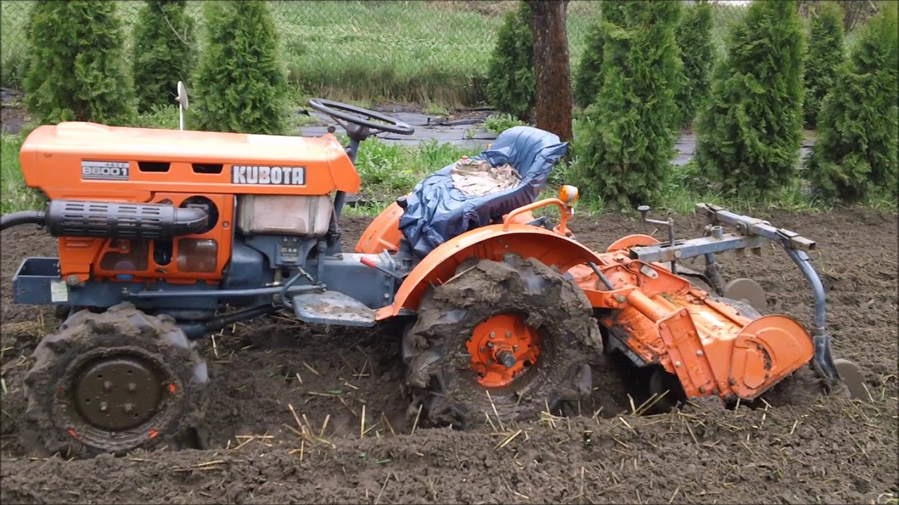 Kubota 6001 z glebogryzarką. www.akant-ogrody.pl
