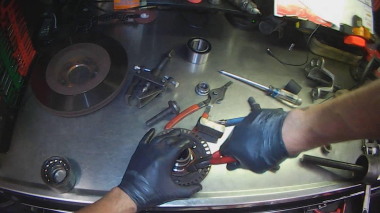 VW A4: Front wheel bearing replacement