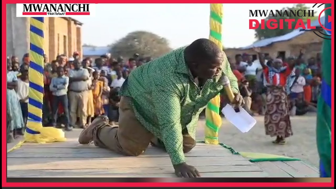 Diwani alala chini akimuomba Waziri afikishe maji Kamsamba
