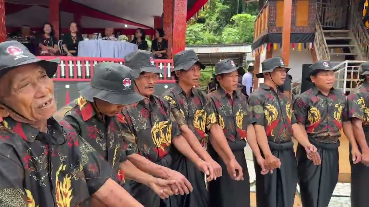 25 Penerimaan Tamu alm. Drs. Lodewyk Rinding Padang Somalinggi', SH,M.SC (Nek Lakku') Awa' Tiromanda