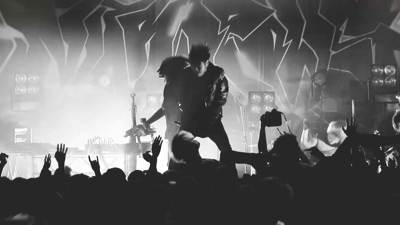 Crossfaith - 'Destroy (feat. Ho99o9)'