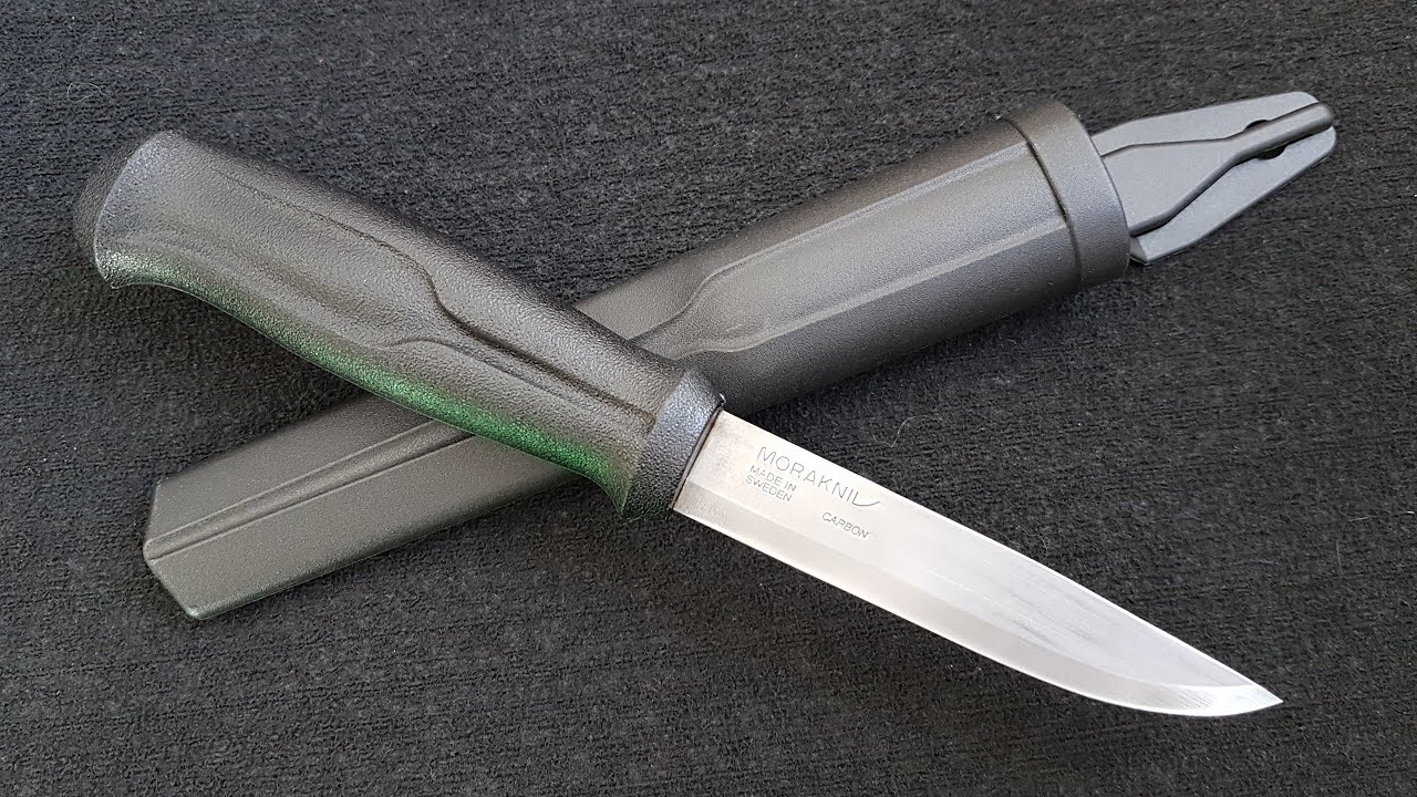 Mora 510 a escena: El cuchillo económico para bushcraft de Ray Mears.