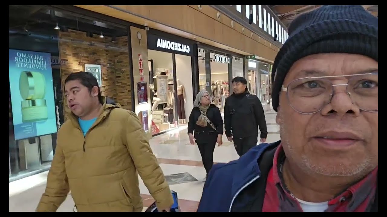 Bago balik America ang anak namin at pamilya nya.. bilhan daw kame Zapatos. SANA ALL