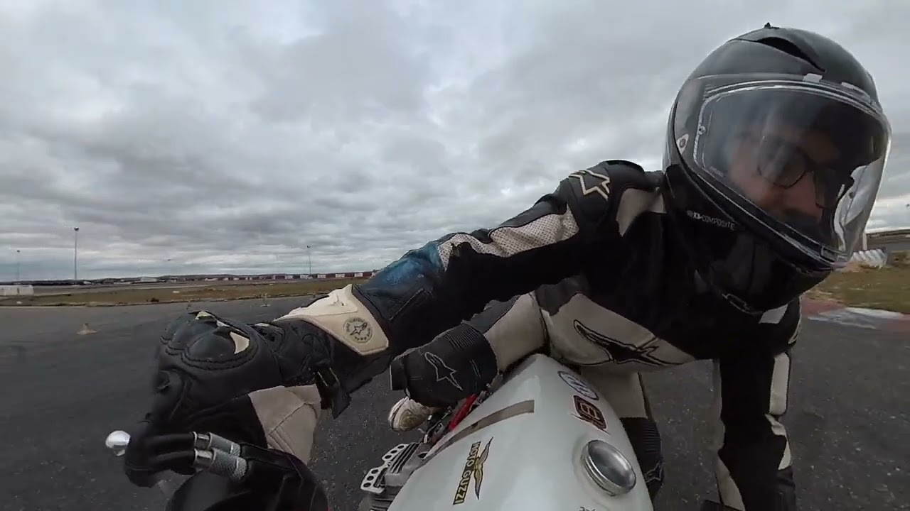 Tanda Mad Riders FK1. 12/3/22. Moto Guzzi V50 III