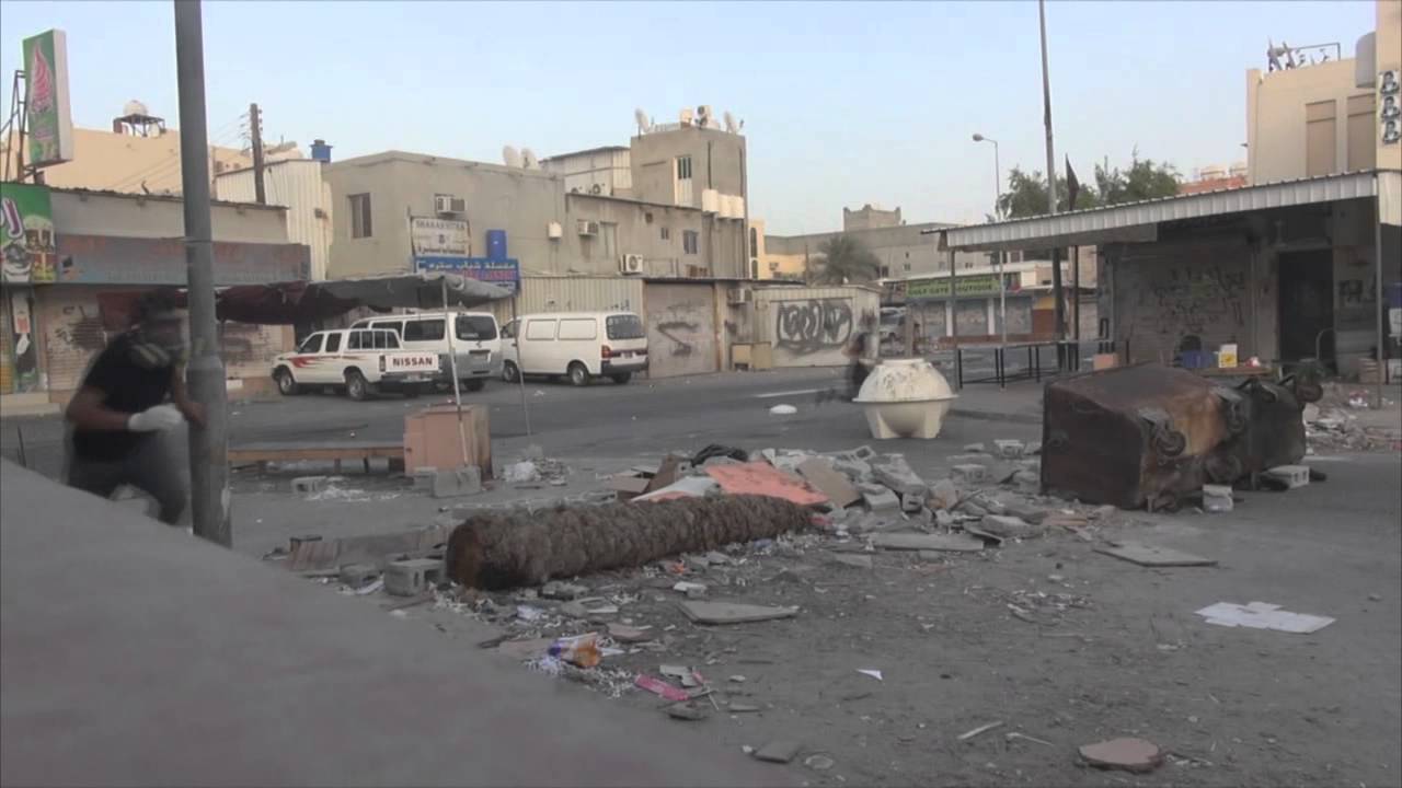 ثوار البحرين يشعلون شوارع سترة ثأراً للشهيد علي فيصل 2014/5/21