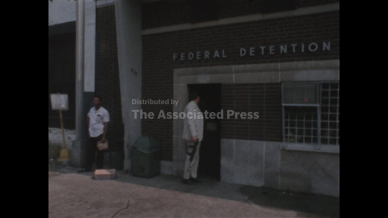 NY: Bank robber jailed after 14 - hour bank hijack