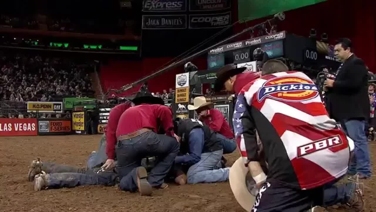 WRECK: Cochise takes out Silvano Alves (PBR)