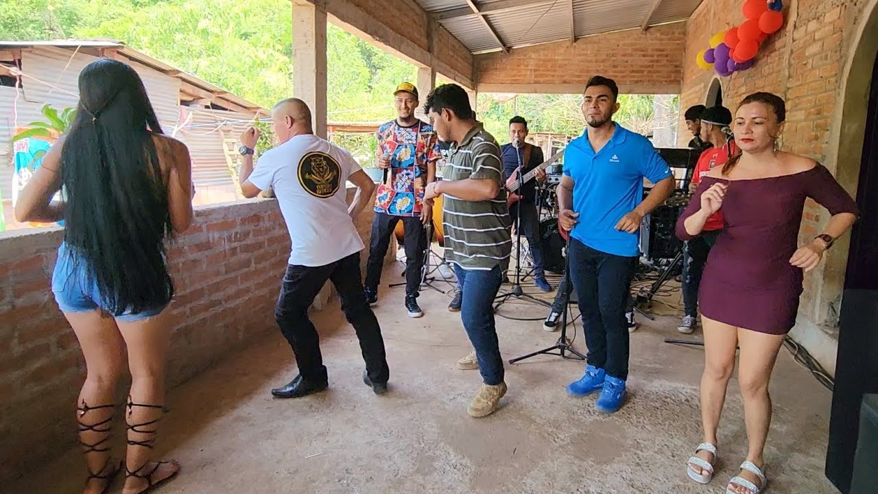 La Abeja Miope. Bailando porprimera ves