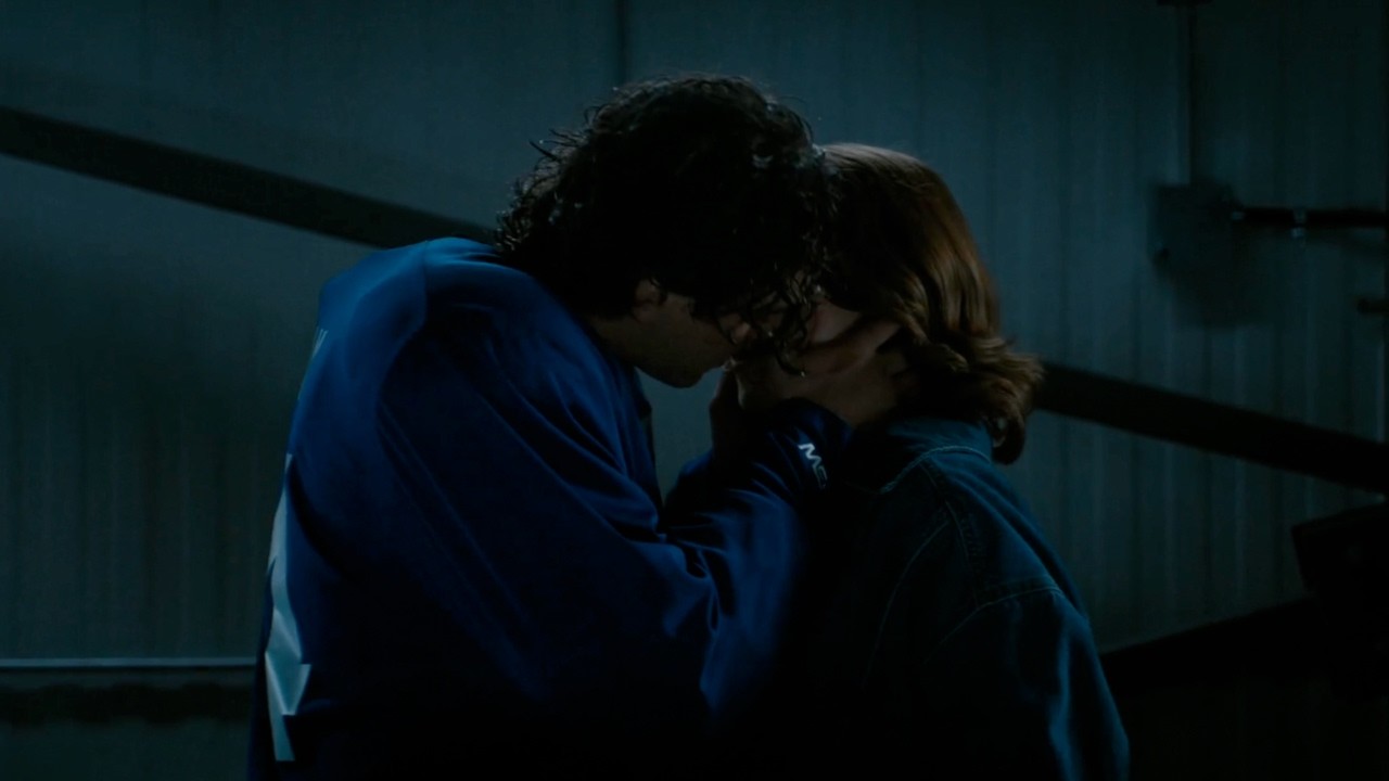 Hannah and Garrett Kiss 1x05 | Off Campus