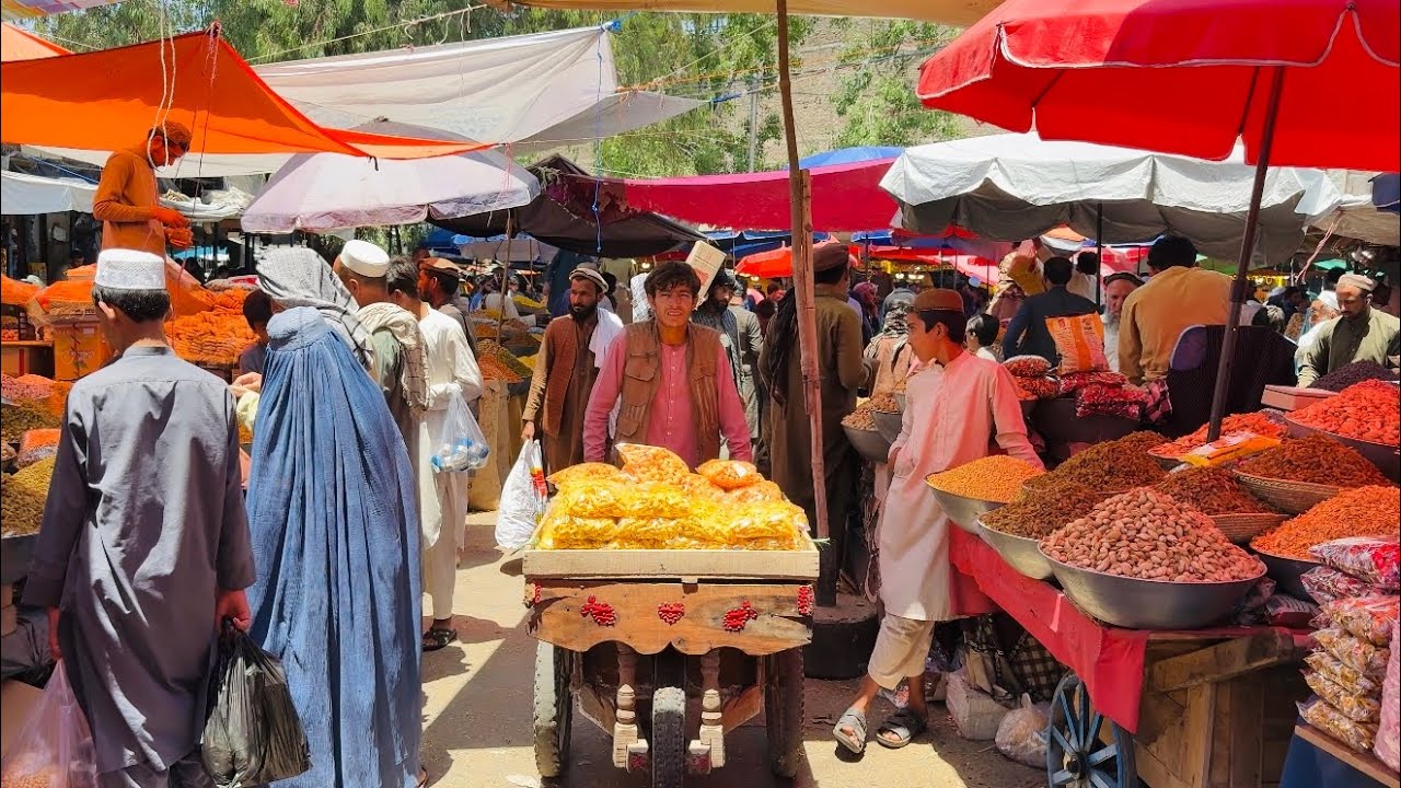 Eid Street Feast in Afghanistan 🇦🇫 | Dry Fruits, Sweets & Tasty Street Food | Eid Mubarak