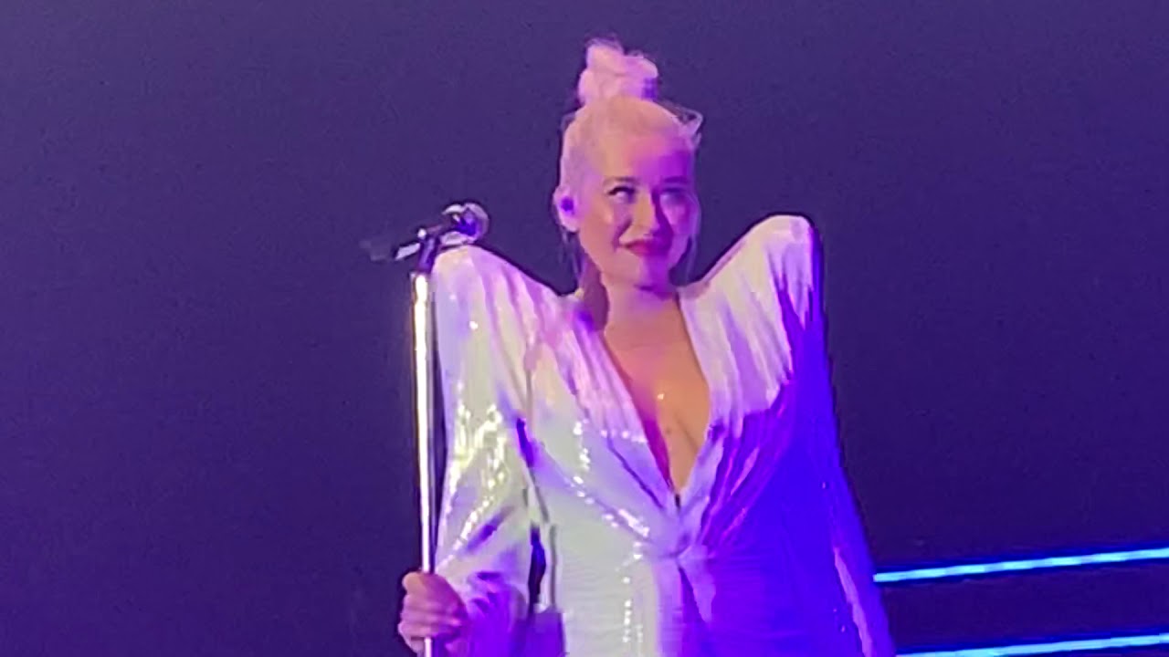 Christina Aguilera - Speech + Twice (Live at Hollywood, FL - 9/25/18)