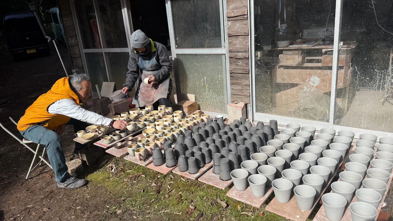 Amazing Japanese Pottery Process in the Forest! Masterpieces Born from 30,000-Year-Old Volcanic Ash!