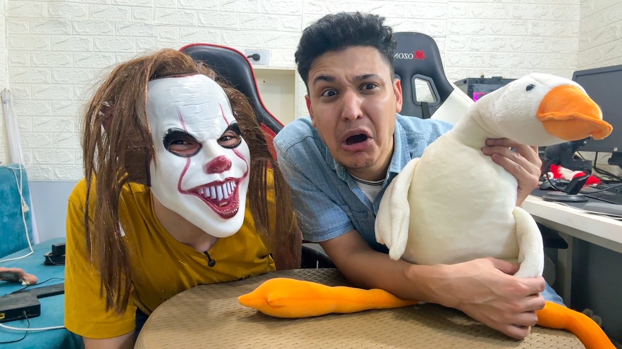 فتحت انا واخويا صندوق اقنعة غامض !!