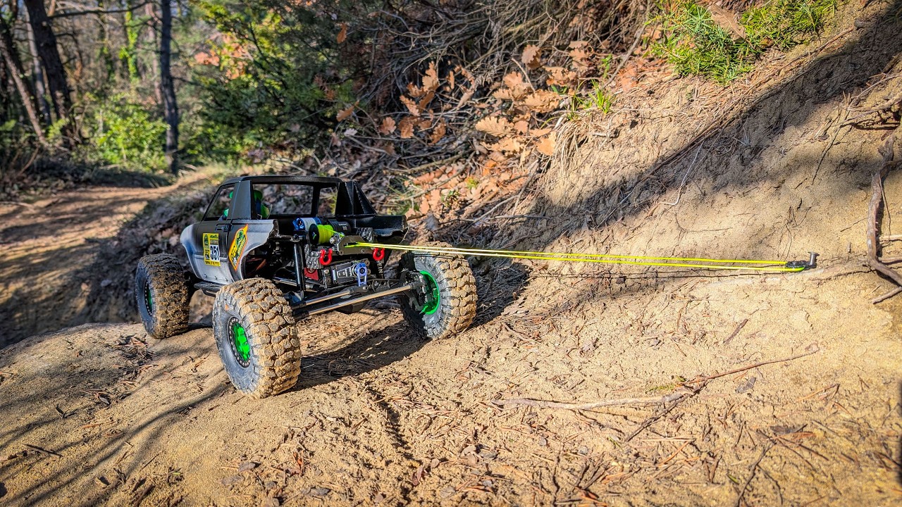 Toyota Hilux, Axial Capra, 4ws NSDRC rs800v2, crawling, Romans sur Isrère