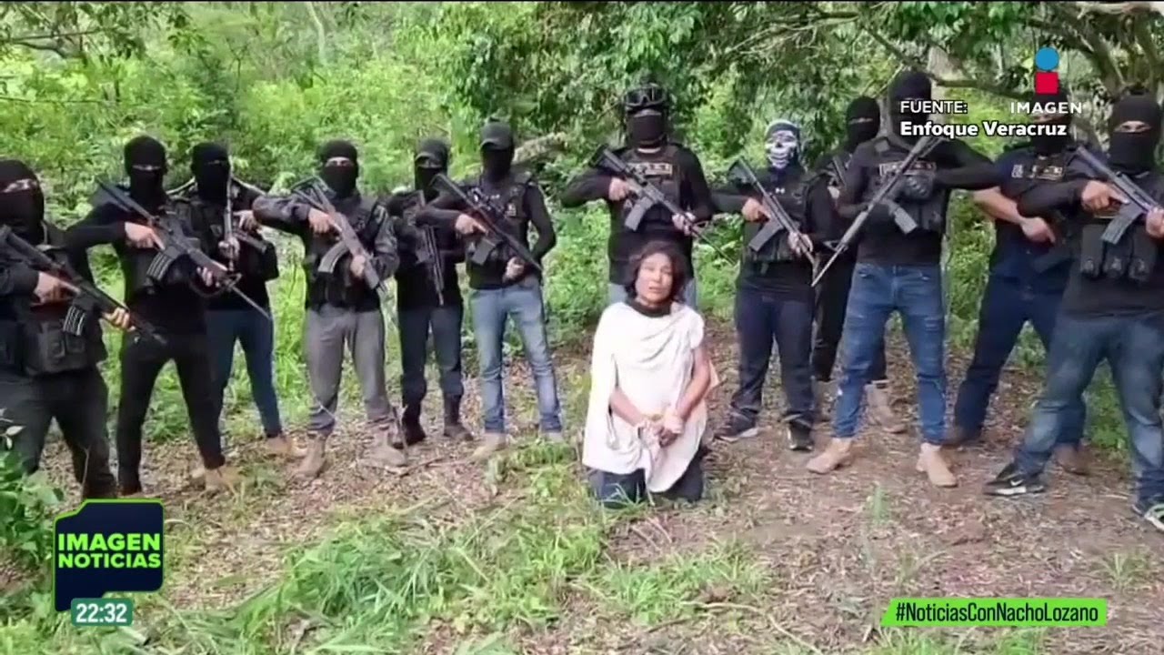 Maestra desaparecida en Veracruz aparece rodeada de un grupo armado | Noticias con Nacho Lozano