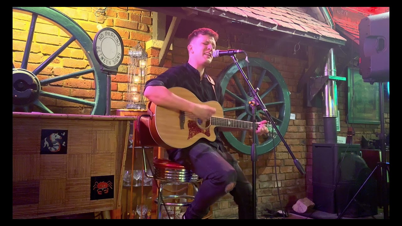 Apperley Drive - Dan Graham | Live Acoustic Performance