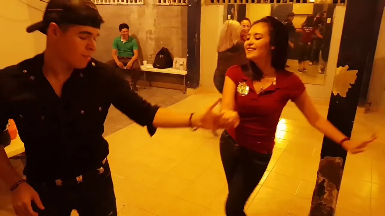 ALUMNOS Bailando Cumbia CON PASION!! #2 2018