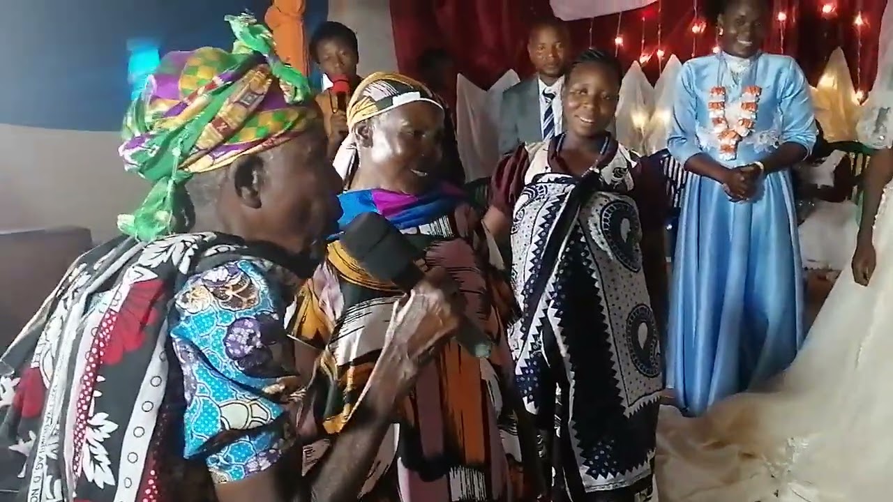 Mama Albino awachana majirani Ndoa ya Albino