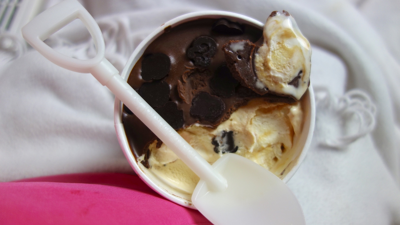 Neue Ben & Jerrys Sorte 2017⎟TOPPED Salted Caramel Brownie⎟REVIEW, TASTE TEST ♥︎