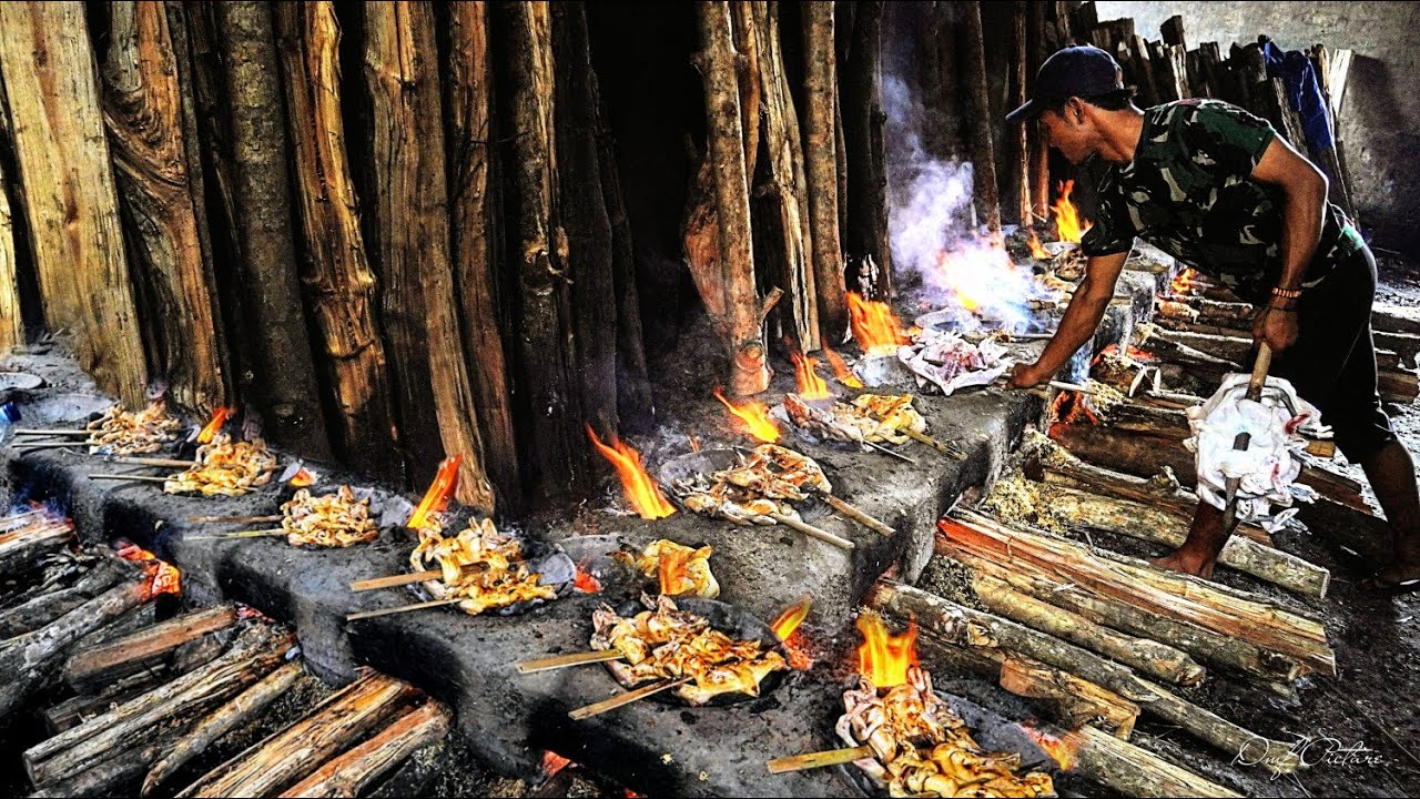 SEHARI RATUSAN AYAM PANGGANG TERJUAL, PENGUNJUNGNYA DARI SELURUH INDONESIA - KULINER MAGETAN BU SETU