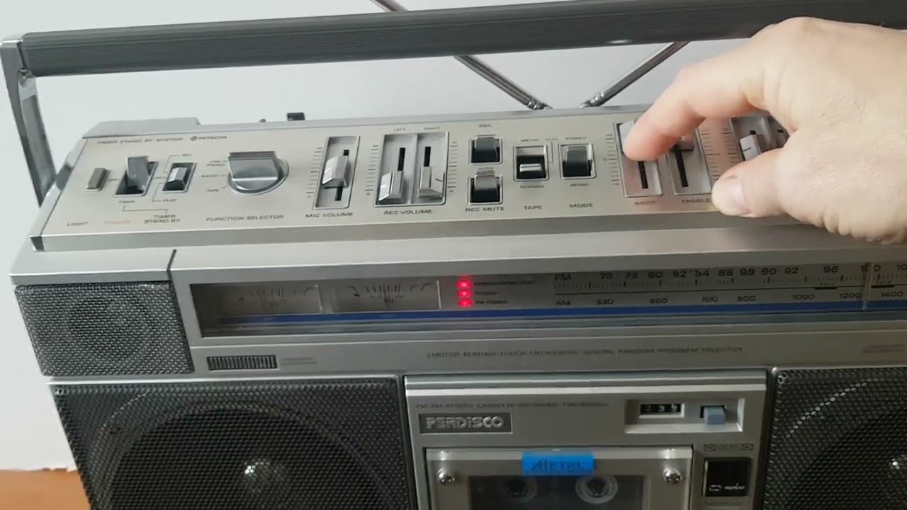 HITACHI TRK-8800 слушаем