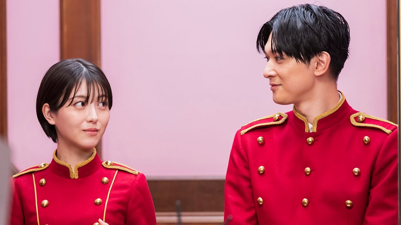浜辺美波＆吉沢亮、優秀なホテリエに！　エレベーターの中で急接近？　ロッテ「ガーナチョコレート」バレンタイン新ウェブ動画＆メーキング