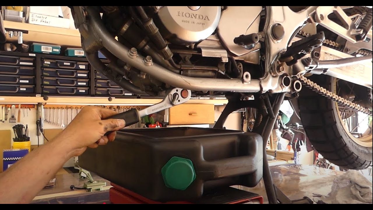 Honda Africa Twin - RD07 -- &Ouml;lwechsel (2025) ✌